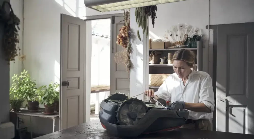 Can you sharpen robot mower blades?